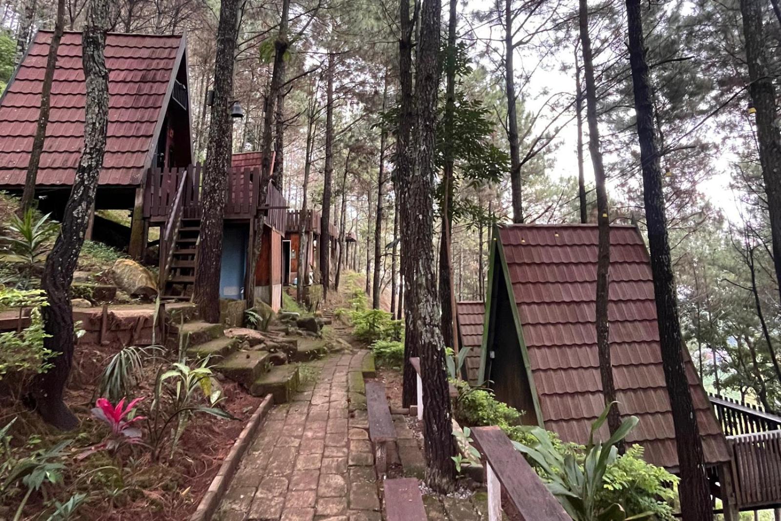 Alas Pacet By Twospaces, Mojokerto ภายนอก รูปภาพ