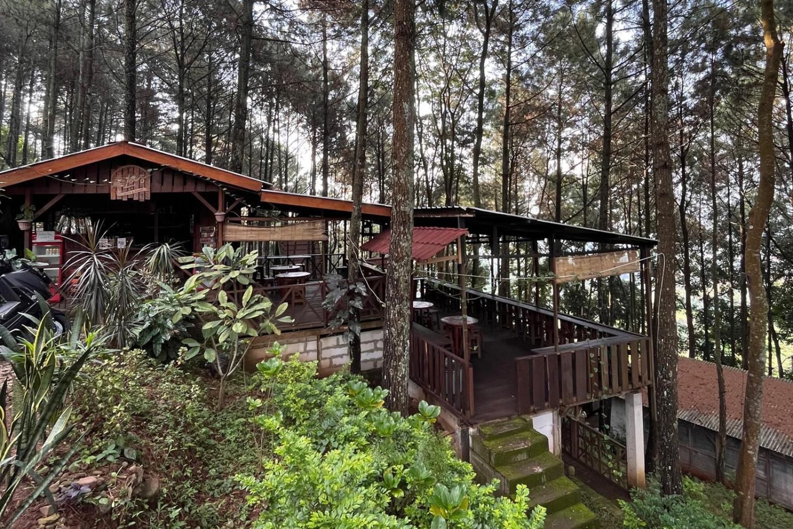Alas Pacet By Twospaces, Mojokerto ภายนอก รูปภาพ
